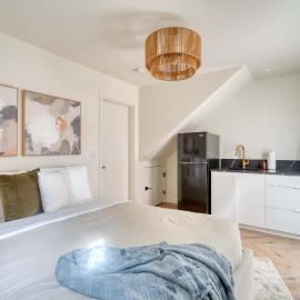 Stay Portland - Alberta Arts District Hideaway - Stylish Studio, hotel in Portland