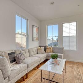 Spacious 2BR - New Luxury Townhouse Stay