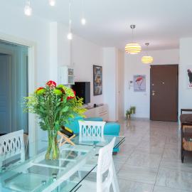 Trilocale con terrazza vicino al mare