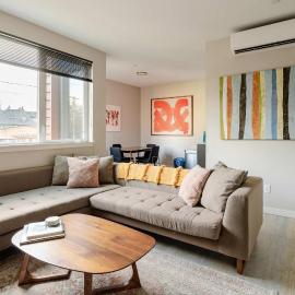 Stay Portland - The Mid-Century Cabin in Portland - Thrift & Eat, hotel a Portland