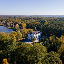 Castle Lakes - Apartamenty, hotel in Legnica