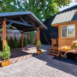 Stay Portland - Tiny Farmhouse - Walk to Local Shops & Restaurants, hotel in Portland