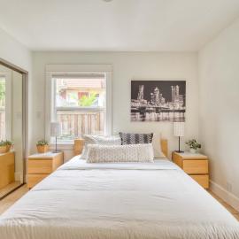 Stay Portland - The Sunnyside Cottage, Local Shops & Nightlife, Hotel in Portland