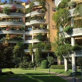 Strategic location between Milan and Lakes