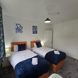 Elegant 3BR Getaway for Comfortable Extended Stays, khách sạn ở Dunston