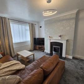 Comfortable 3BR Apartment Weekly & Monthly Savings, Hotel in Dunston