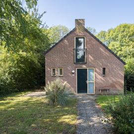 Zonnige luxe bungalow met grote tuin