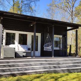 Three cozy cottages, sauna and big yard all included for up to 8 persons, hotel v destinácii Lohja