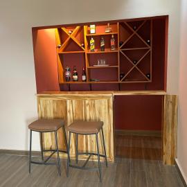 Opan Court, hotel i Oshiyie