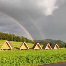 Glamp Pr Kuzuc, hotel sa Cerklje na Gorenjskem