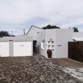Hermanus 13 on 2nd Guest Rooms, hotel in Hermanus