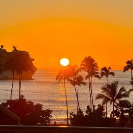 Island Glow Kailua Village #508 free assigned parking, AC, downtown, walk to restaurants, bars and the pier