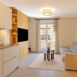 AC Apartment with 1 Bedroom for 4 Guests - Place des lices of Saint-Tropez