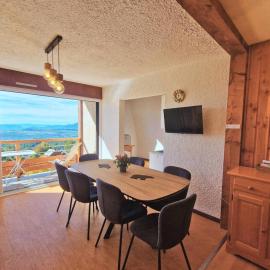 Appart. spacieux 9 pers. à Chaillol avec balcon, animaux admis - FR-1-393-79, hotel in Saint-Michel-de-Chaillol
