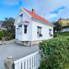 3 Bedroom Stunning Home In Grebbestad, hotel i Grebbestad