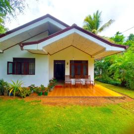 Golden Breeze Villa Bentota, מלון בברוואלה