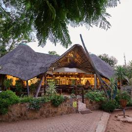 Mokolodi Backpackers - Relax in Nature near Gaborone with Pool, Fast WiFi, Coworking Space & Garden Chalets - Tranquillity Redefined, готель у місті Габороне