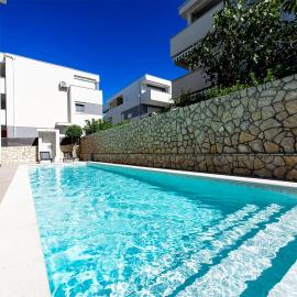 Apartments Yoko, viešbutis Novaljoje