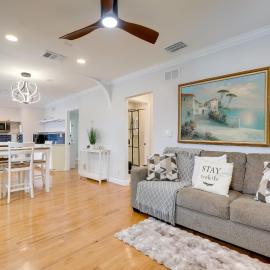 Bright & Modern Home, 3 Mi to Dtwn West Palm Beach, hotel i West Palm Beach