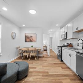Central Lawrenceville 2 Spacious and Stylish Two Bedroom Apartment with Free Street Parking
