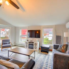 Comfortable Lincoln Home: Walk to Main Street!