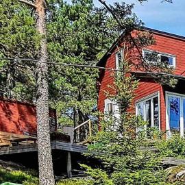 Peaceful Island Home near Sea