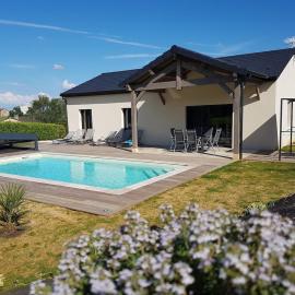 New house with covered and warmed swimming pool