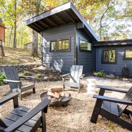 Luray 'Black Walnut Cabin' on 2 Acres w/ Fire Pit!, hotelli kohteessa Luray