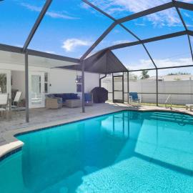Coastal Flair-Walk To Beach-Heated Pool-Sleeps 8