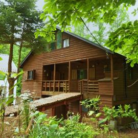 Warm Spacious Forest Chalet & Private Onsen, hotel a Minakami