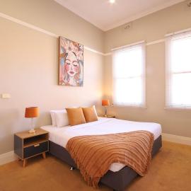 Waterviews - Hidden Gem in CBD - Sleeps 10