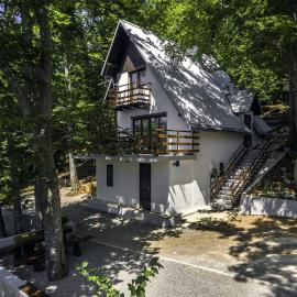 Holiday house with a parking space Zlobin, Gorski kotar - 15452, hotell sihtkohas Zlobin