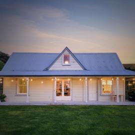 Toad Hall - Akaroa Holiday Home, hotel di Akaroa