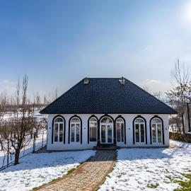 The Zoey Villa, with Central Heating, Bonfire, & BBQ