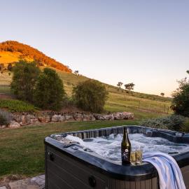 Allambie - Poolside Elegance in Mudgee Countryside, hotel en Mudgee