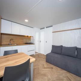 Mobile homes Jezera Lovišća Premium, khách sạn ở Jezera