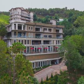 The Manor Sports and Wellness Hotel, hotel in Nāldera