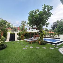 Bali Tropical and Relax، فندق في Jasri