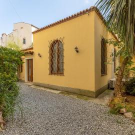 GuestHost - Central Apartment with Private Garden!