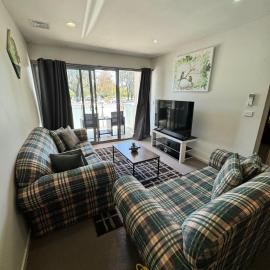 Braddon 1BD - Walk to Tram - Gym - Free Parking