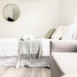 North Wollongong - Beach Style - Modern - Free Parking - Free Coffee Snacks – hotel w mieście Woonona