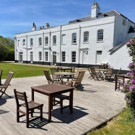 The Retreat New Forest, hotel u gradu Krajstčerč
