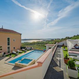 Apartment Melandura-3 by Interhome, hotel in Dinjiška