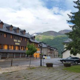 Hotel Sarao 3000, hotel a Escarrilla