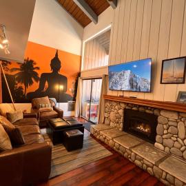 MSRC101 - Walk-to-Lifts Condo with Hot Tub, Dog Friendly, ξενοδοχείο στο Μαμούθ Λέικς