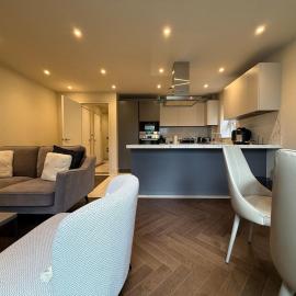 Modern 1BR 1BA Apartment in Chigwell - CHCL F5, hotel in Chigwell