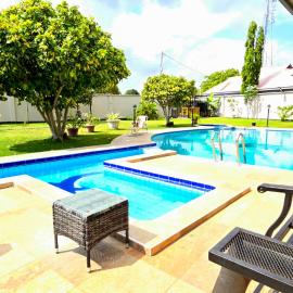 Serenity Gardens,pool retreat, Kigamboni، فندق في دار السلام