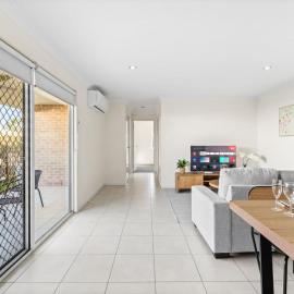 Cozy 2BR Home Quiet Bellbird Park Stay