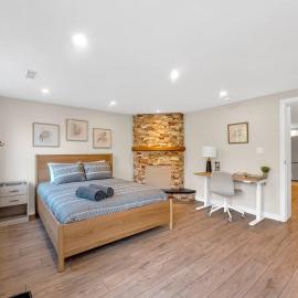 Cozy Basement 1BR with Parking and Workspace, hotel en Toronto