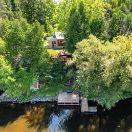 Cozy 2BR plus Loft Game Room and River Nearby, hotel a Plantagenet